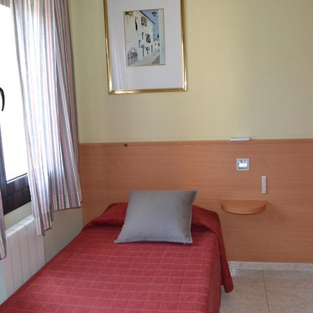 Hostal Bartis ฟิกวยเรส ห้อง รูปภาพ