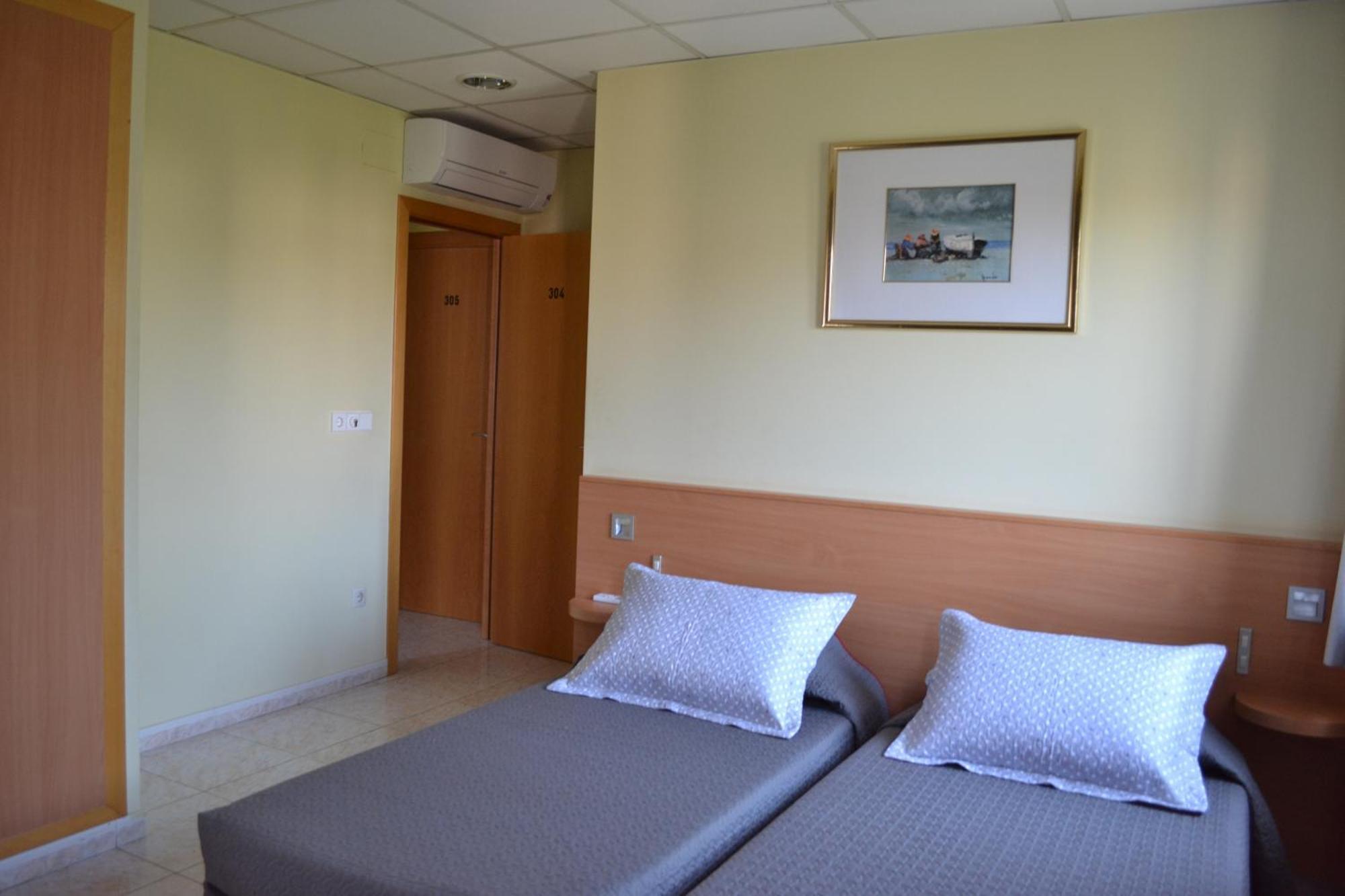 Hostal Bartis ฟิกวยเรส ห้อง รูปภาพ